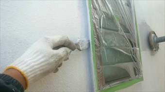 外壁塗装　窓まわり　上塗り２