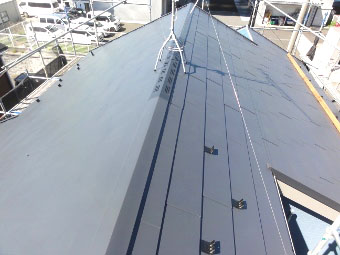 新しい屋根　ガルバリウム鋼板