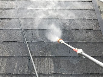 コロニアル屋根　高圧洗浄２