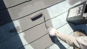 屋根　ガイナ塗装　中塗り