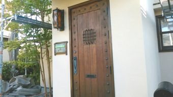 鎌倉市　玄関ドア塗装２