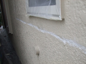 外壁塗装　ひび割れ補修