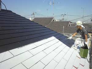 屋根　シリコン塗装　中塗り