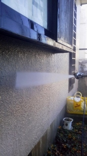 外壁モルタル塗装　高圧洗浄