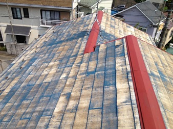 屋根塗装　下塗り３回目